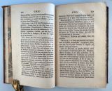 ROUSSEAU, J. J.: Dictionnaire de musique ... 2 Bände. Paris, Duchesne 1775. XVI, 508 S.; 2 Bl., 372 S., 2 Bl., mit insgesamt 2 Holzschnitt-Titelvignetten und 13 gefalteten Kupfertafeln. Gutes, gering gebräuntes Exemplar. Marmorierte Kalblederbände der Zeit mit farbigen Rückenschildern, reicher fleuraler Rückenvergoldung und Goldfileten auf beiden Deckeln. Rücken restauriert. 