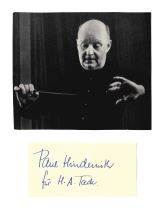 HINDEMITH, Paul [1895-1963]: Porträt-Fotografie mit beigegebener Unterschrift zusammen auf Karton montiert. Ohne Ort und Jahr., Ca. 1950.. 12,8 x 15,2 cm (Foto) und 6,0 x 11, 9 cm. 