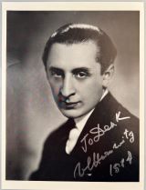 HOROWITZ, Vladimir [1903-1989]: Porträtfotodruck mit eigenhändiger Unterschrift. - Portrait print with autograph signature. 1988. Quarto 24x18 cm. 