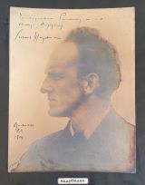 HAUPTMANN, Gerhart [1862-1946]: Porträt-Fotografie im Profil mit eigenhändiger Widmung und Unterschrift. Agnetendorf, [7./8.] Oct[tober] 1904. 24 x 18 cm, aufgezogen auf schwarzem Karton. Abzug unten links signiert: A. Hertwig. 